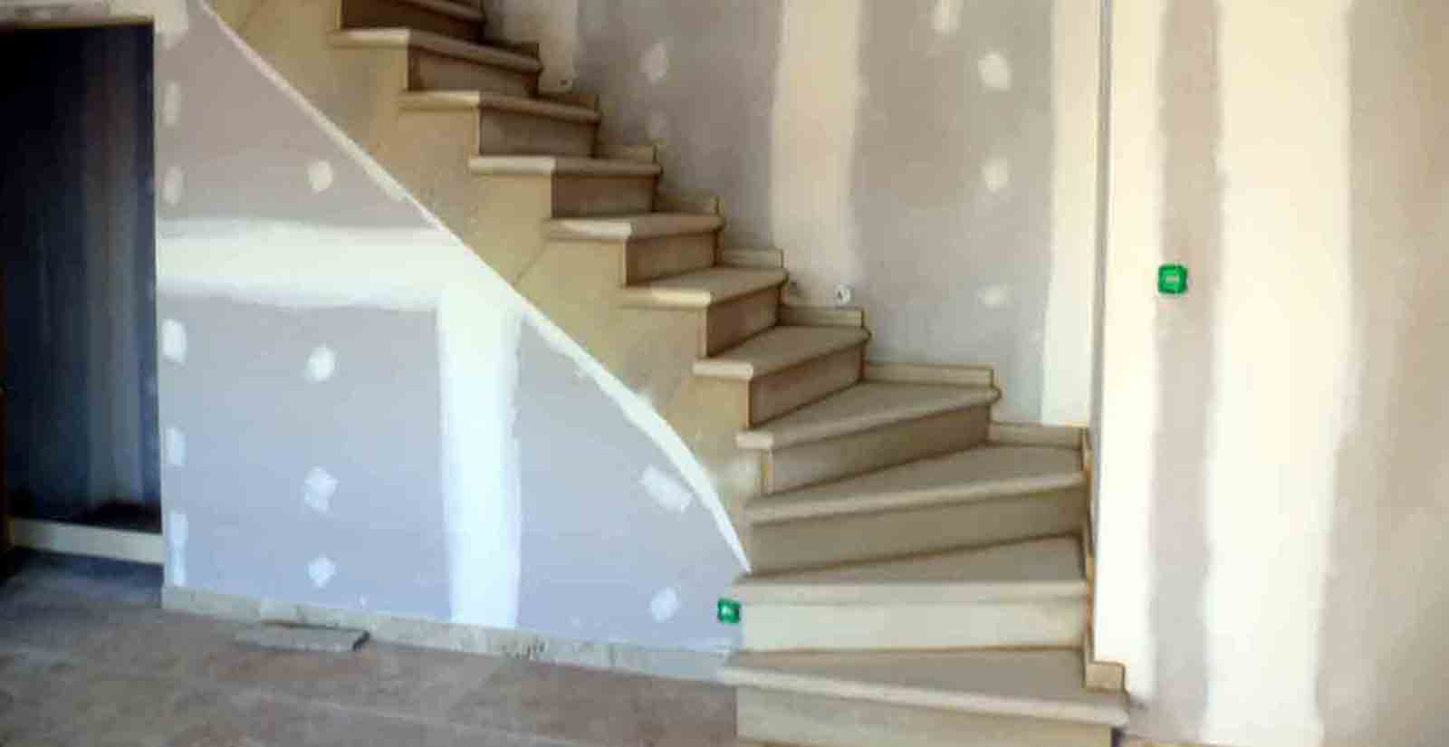 Construction escalier mas Bedoin